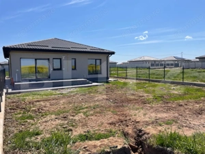 Casa parter, 4 camere, teren 477 mp, zona Aeroport - imagine 2