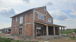 Locuinta individuala in duplex, P+E, 5 camere, 3 bai, 115 mp utili + terasa acoperita 20 mp - imagine 2