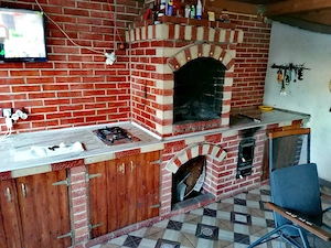 Vând casa P+1 (Vila) în Vărsătura Noua complet renovată, mobilată și utilată  - imagine 2