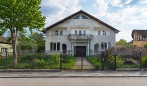 Casă spațioasă de vânzare — Calea Moldovei, zonă rezidențială