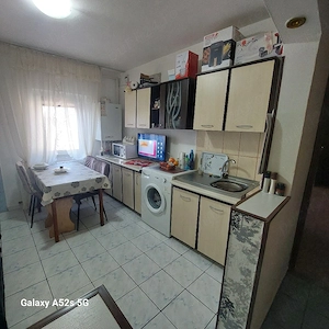 vînd apartament 2 camere - imagine 2