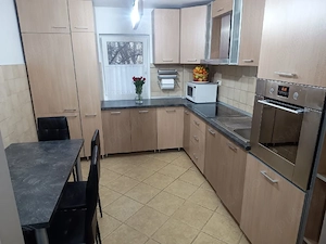 PROPRIETAR, vand apartament 4 camere, 2 bai, etaj 1, decomandat, boxă la subsol, in zona Lipovei 