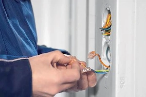Electrician - CAM Electric   Conectăm siguranța cu profesionalismul!