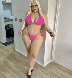 Blonda voluptoasa. Dornica de provocarii