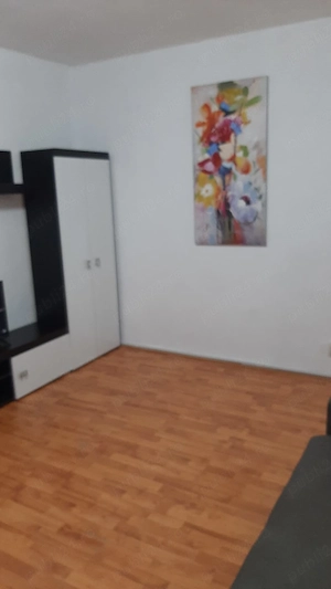 Închiriez garsonieră 