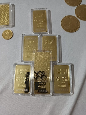 vând lingaurii placate cu aur de 24k 