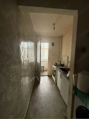 Apartament 3 camere semidecomandat - imagine 4