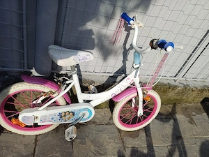 vând bicicleta fete 