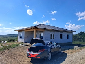 Vand casă construcție noua la gri