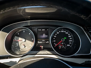 VW Passat 2.0 BiTdi 240 Cai 4Motion  - imagine 8
