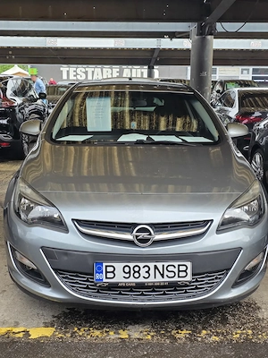 Vând Opel Astra J 1.6 benzină