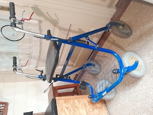 Rolator cu 4 roti (cadru de mers)