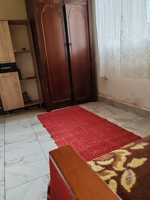 Închiriez garsonieră 