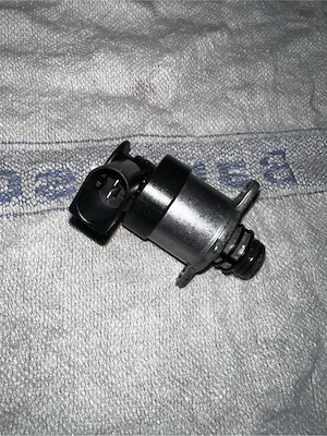 Regulator presiune combustibil VW Golf 6 CFHC 140 cp - imagine 2