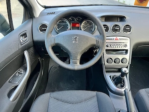 Peugeot 308 Motor 1.4 benzină cumpărat din reprezentanță în 2010, a stat în show - imagine 3