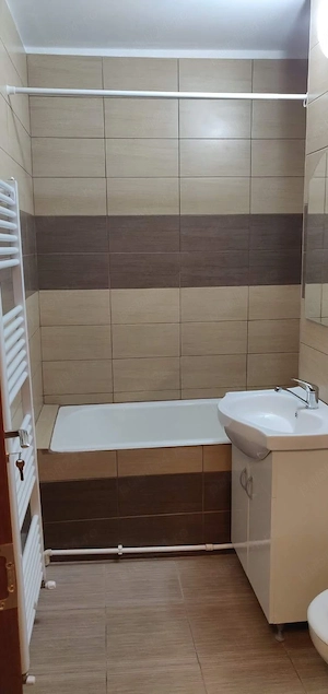 Închiriez apartament 2 camere, zona centrală, et 3  - imagine 4