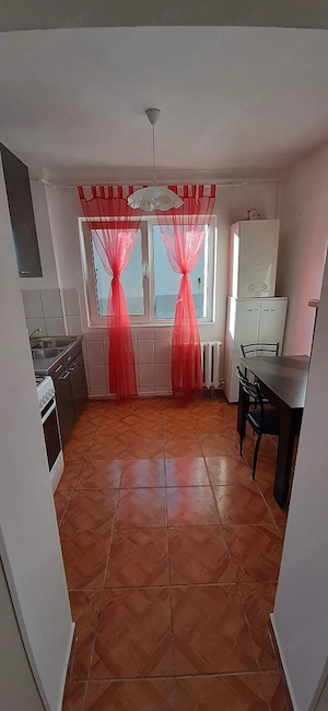 Închiriez apartament 2 camere, zona centrală, et 3  - imagine 5