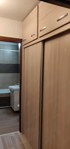 Închiriez apartament 2 camere, zona centrală, et 3  - imagine 10