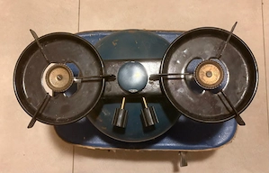 Arzător portabil pe gaz, de tip camping sau picnic, montat pe o butelie metalică (puțin folosit) - imagine 2