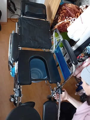 Vand Scaun cu toaletă și roti cu suporturi pt.gambe și spatar reglabil 1000 Ron - imagine 3