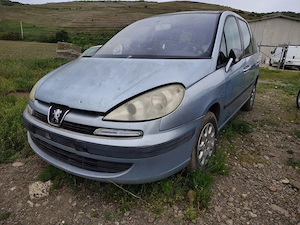 Dezmembrez Peugeot 807