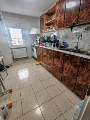 Vand apartament 3 camere decomandate – zonă Ștefan cel Mare - imagine 9