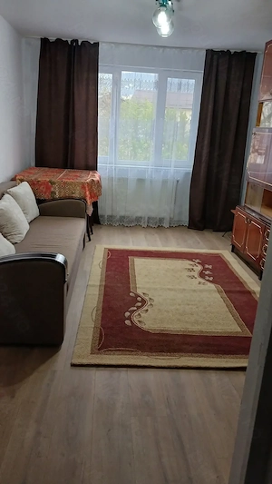  Pe Bd.Bucuresti, zona Semiluna, apartament cu 3 camere decomandat,de inchiriet mobilata si utilata