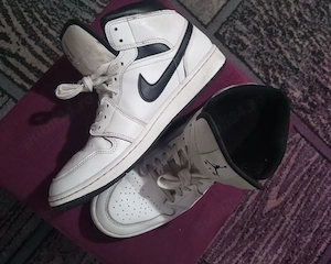 Adidași Air Jordan 1 