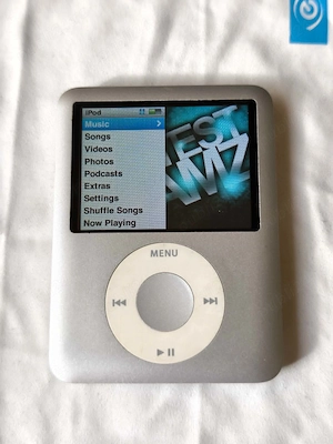 iPod Nano Generația 3 (Silver) 8 GB   O bijuterie istorică Apple în stare excelentă!