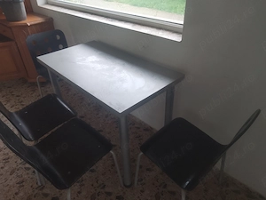 Masa si 4 scaune de vanzare 