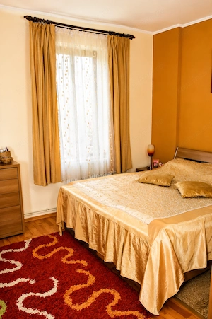 Vilă Ultracentral Pașcani   Pe colț   Pereți 60 cm   Mobilată Utilată - imagine 3