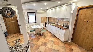 De vanzare apartament 3 camere 65 mp frumos amenajat