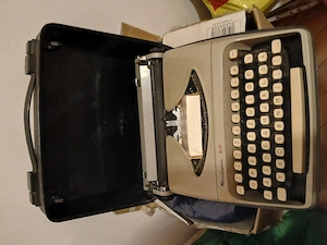 Vand masina de scris Remington 10-20, pret 300 lei