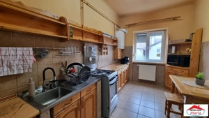 Apartament 3 camere etaj 1 zona Piata Mica - imagine 3