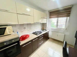 Apartament decomandat de vanzare, etaj 2, zona Dacia - imagine 2