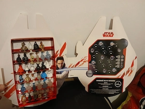Vand doua cataloage colecție personaje Star Wars, pret 50 lei
