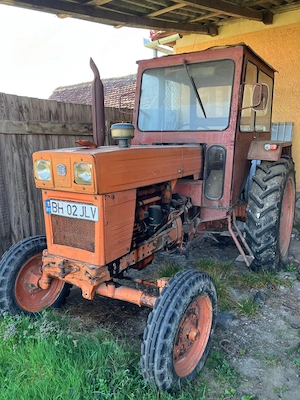 Vând tractor UTB U700 cu remorcă mare și accesorii