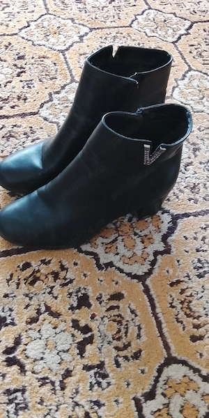 Vând ghete din piele de primavara!