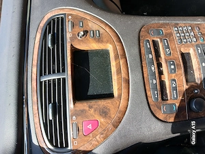 Vând 2 Peugeot 607 din 2004 benzina plus GPL,  ful option, una bună cealaltă pt piese de schimb . - imagine 3