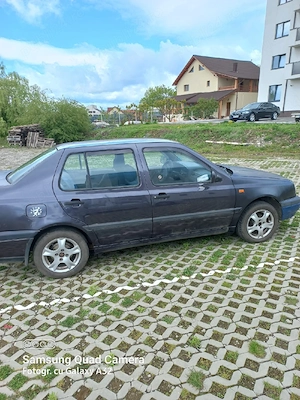 vând vw.vento 1.8 benzină in stare de funcționare... mașina a fost radiată din circulație  - imagine 4