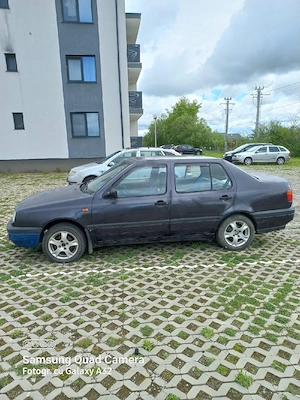 vând vw.vento 1.8 benzină in stare de funcționare... mașina a fost radiată din circulație  - imagine 2