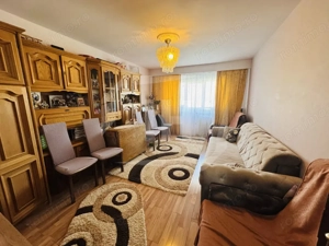 Apartament 2 camere, decomandat, etaj intermediar, zona Intre Lacuri - imagine 2