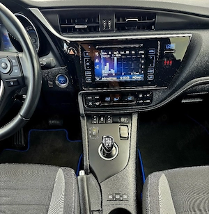 toyota Auris 2 facelift hybrid Aut. - imagine 3