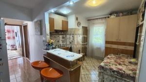 Apartament 3 camere/ Decomandat/ 2 Bai/ Parter/ Tudor