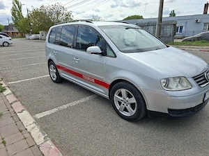 Vând Vw Touran 1.9 TDi .7 locuri  - imagine 2