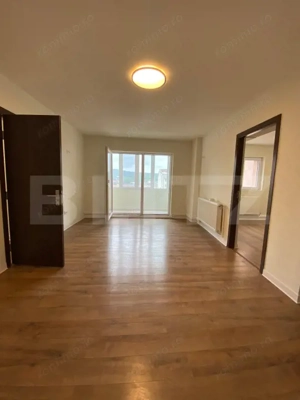 Apartament 4 camere complet renovat – 2 băi, 2 balcoane, lift, zona Big
