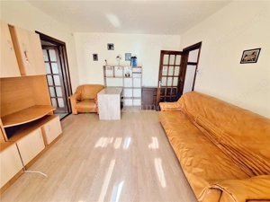 Apartament 2 camere, semimobilat, etaj 3 din 4, zona Piata Sud
