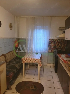 Apartament 3 camere semidecomandat, zona  Ura - imagine 2