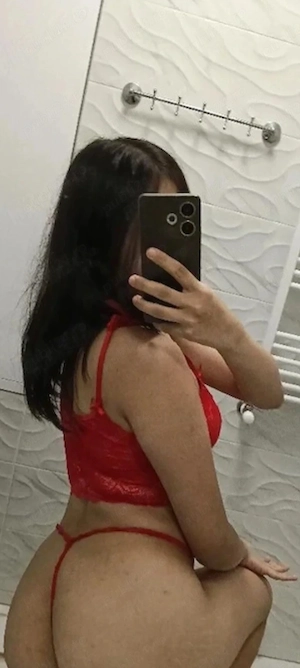 Andreea Minionă Cu Forme Sexy!  - imagine 2