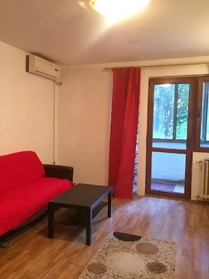 garsoniera costin georgian-metrou la scara blocului